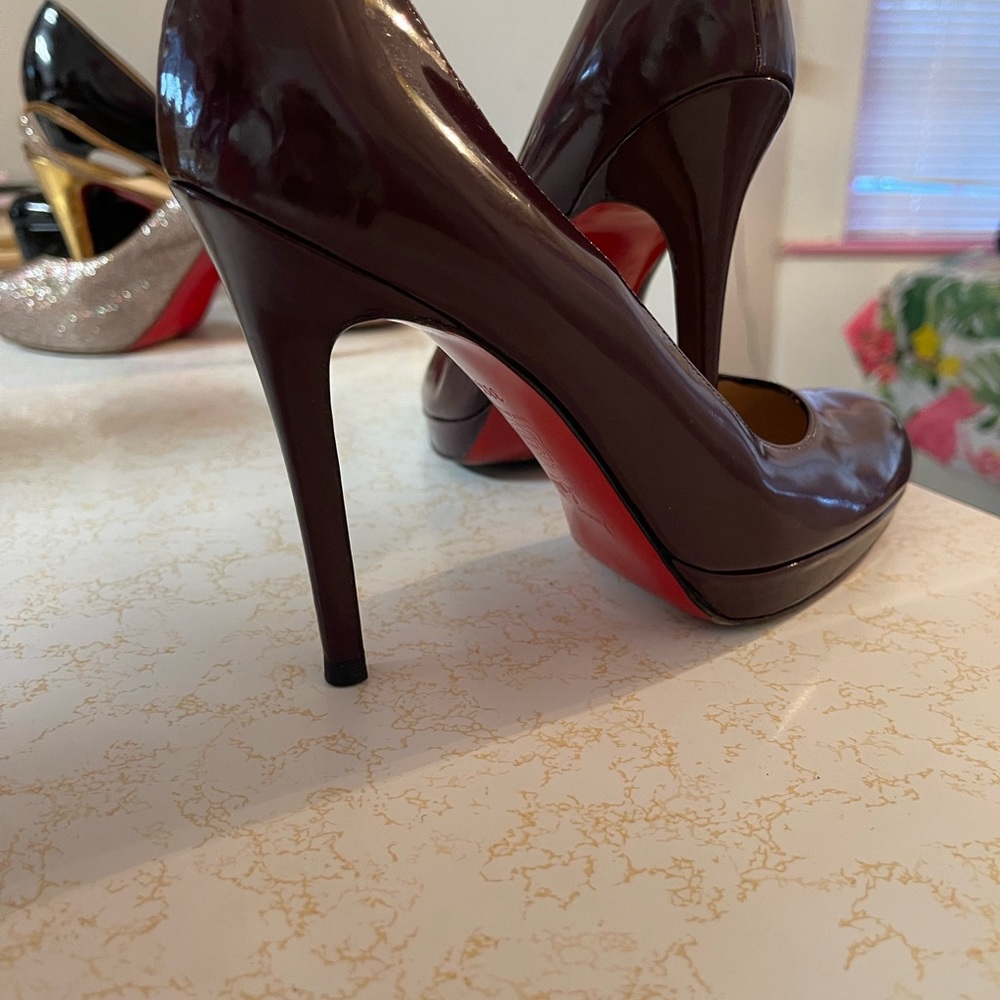 Christian Louboutin New Simple Pumps size 38.5  plum color pump.